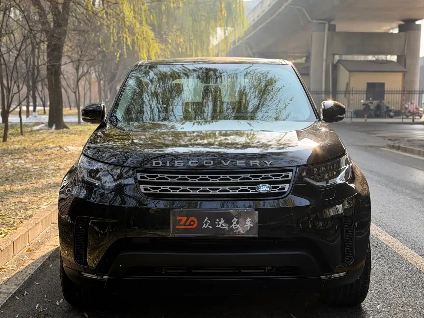 Land Rover Discovery 2017 3.0 SC V6 SE фото 2