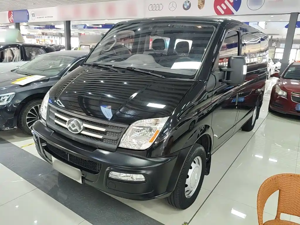 SAIC Maxus Xintu V80 2021 2.0T Manual Classic Proud Transporter Short Wheelbase Ultra-low Roof 5/6-seater