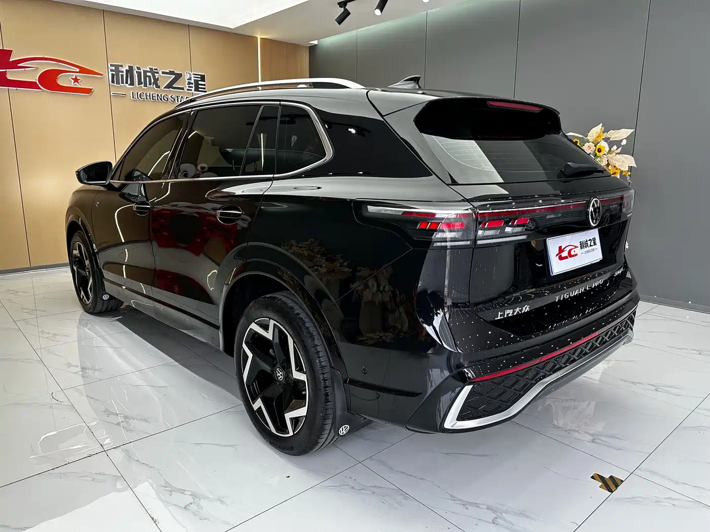 Фото 6 - Volkswagen Tiguan L