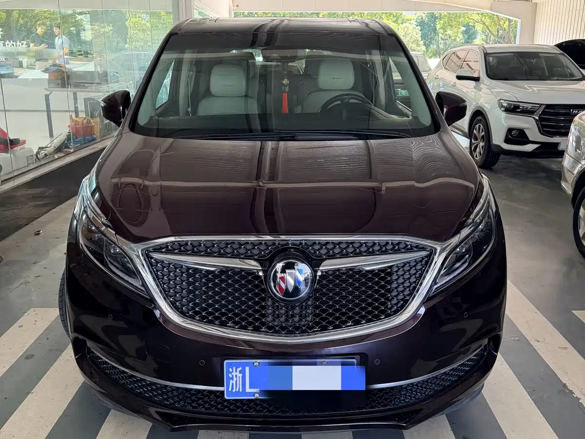 Фото 2 - Buick GL8