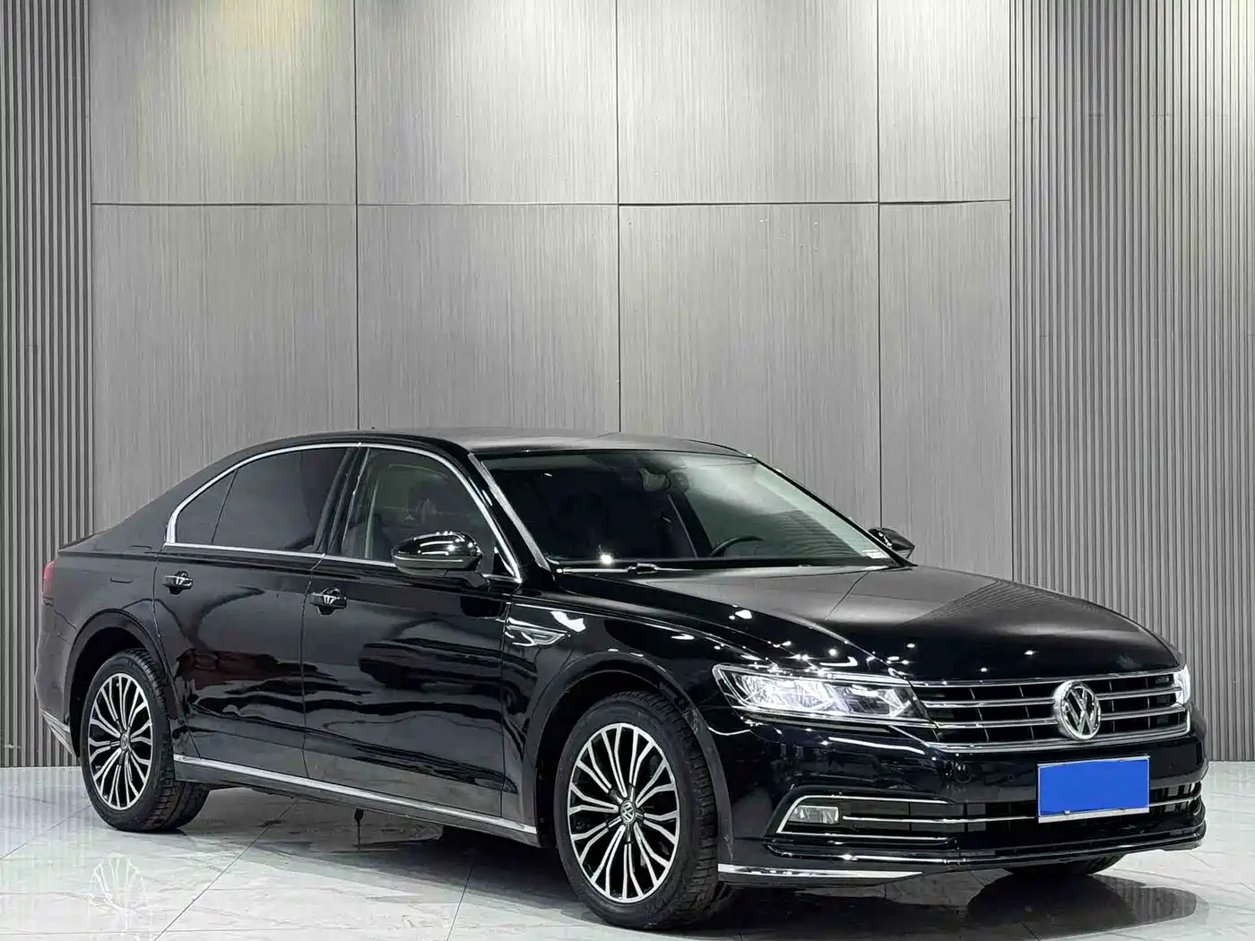 Volkswagen Phideon 2018 Facelift 380TSI FWD Business фото 3