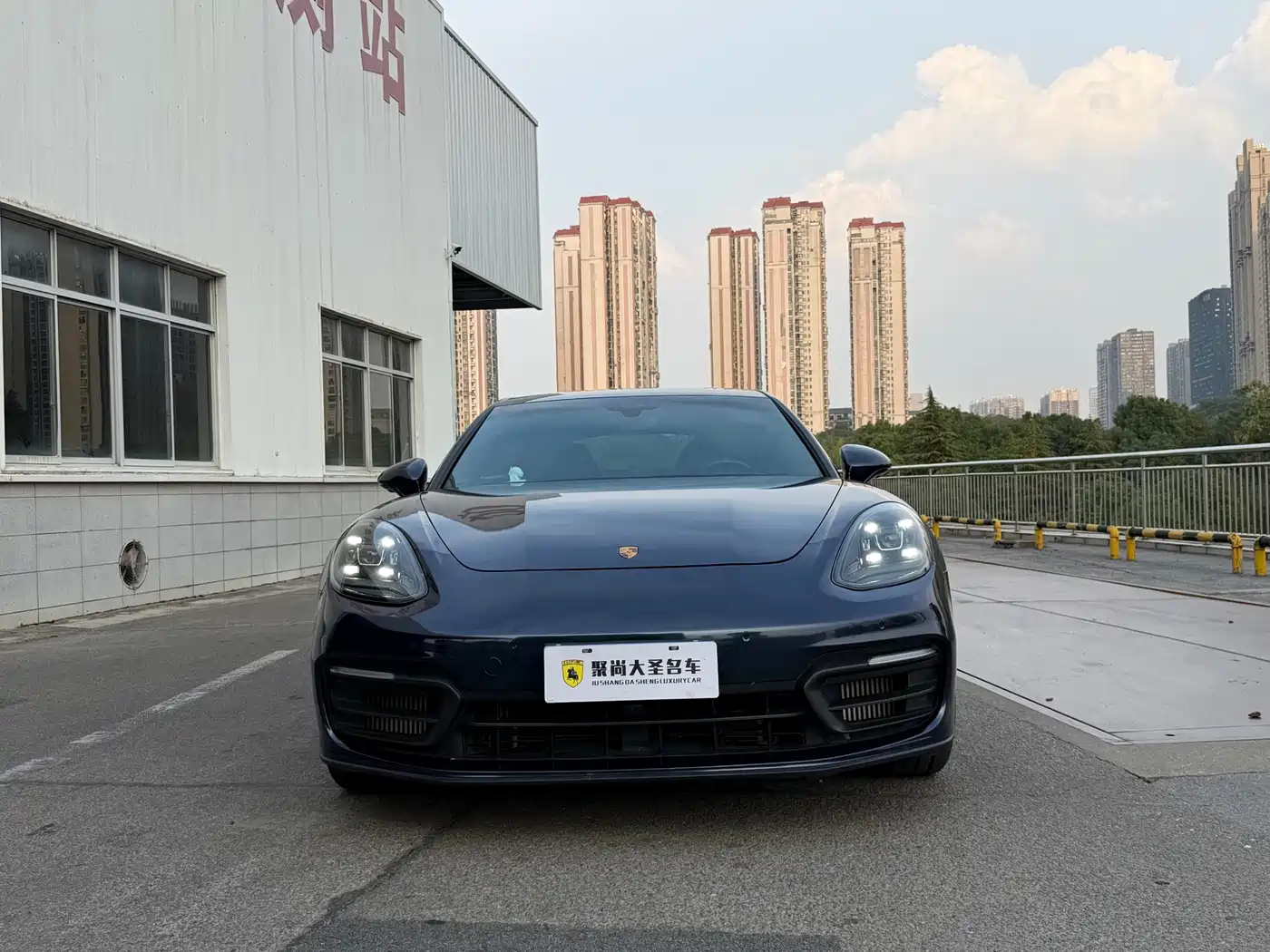 Фото 2 - Porsche Panamera