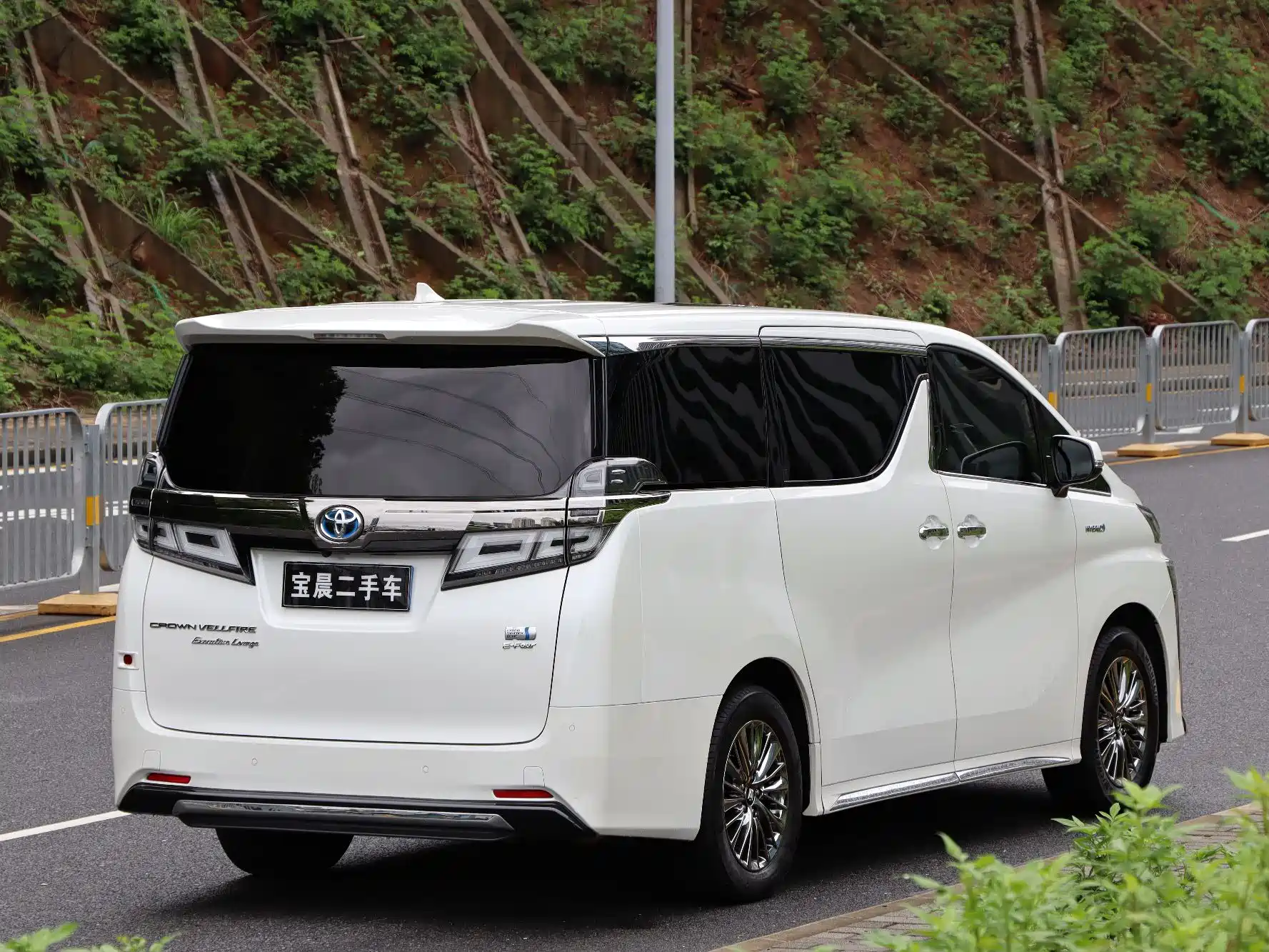 Фото 6 - Toyota Vellfire