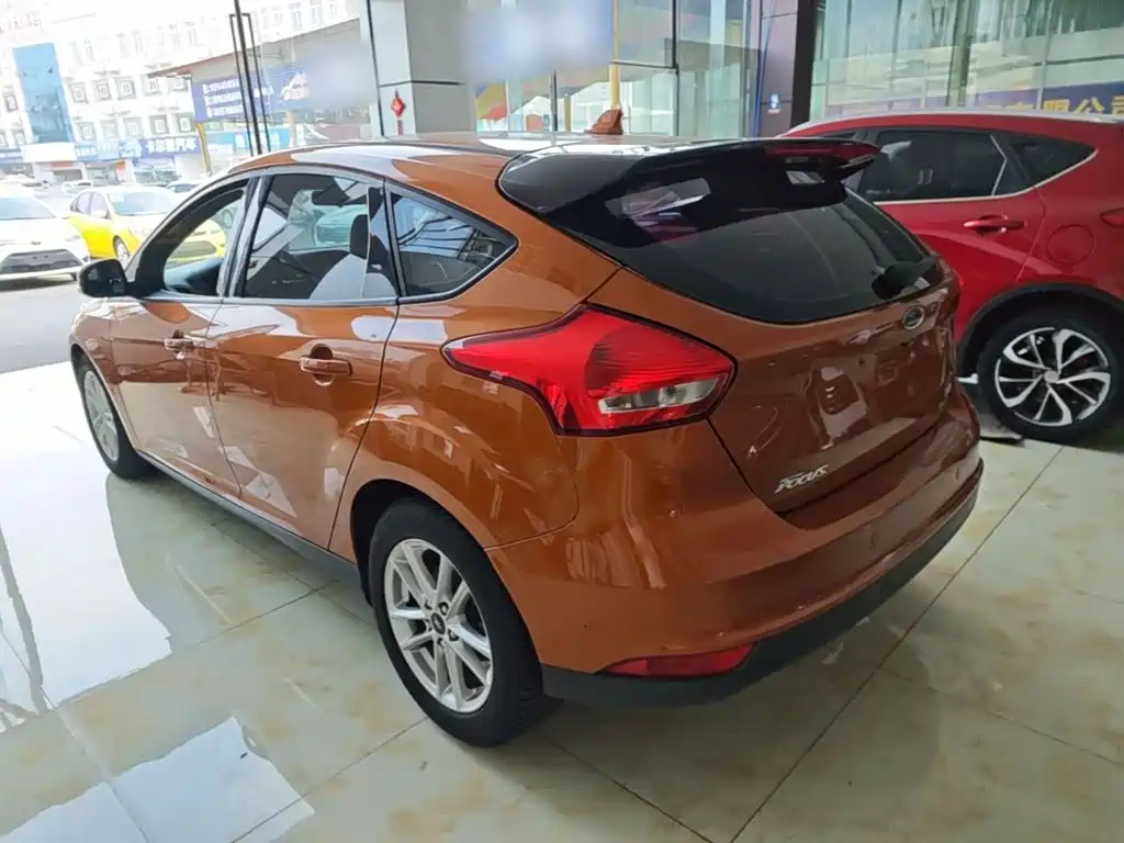 Фото 5 - Ford Focus