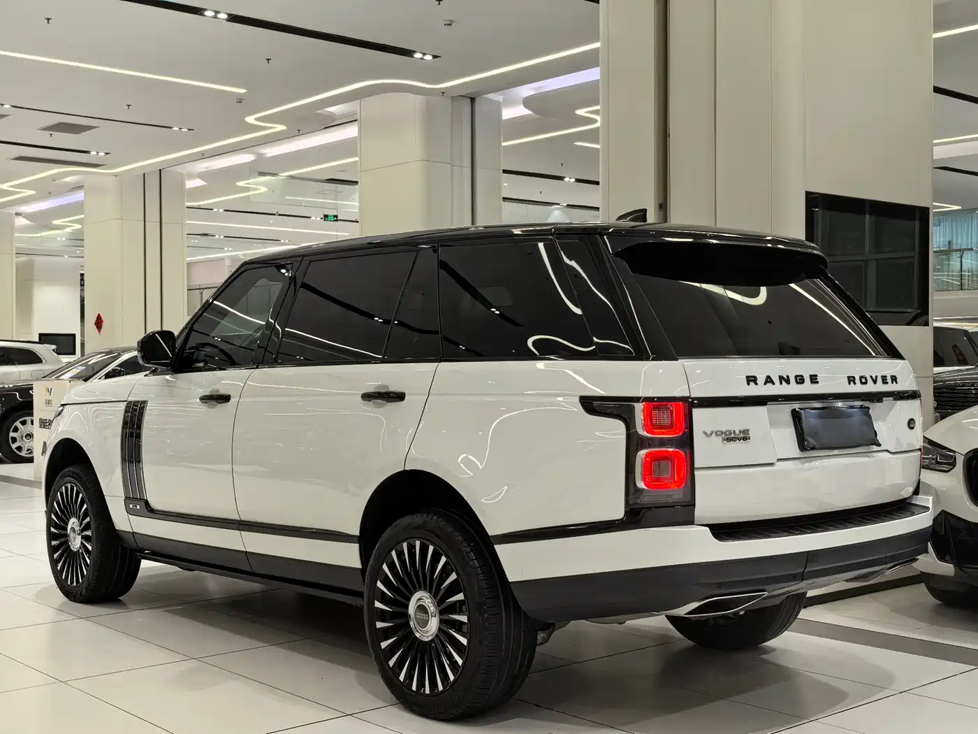 Land Rover Range Rover 2019 3.0 SC V6 Heritage Extended Edition фото 13