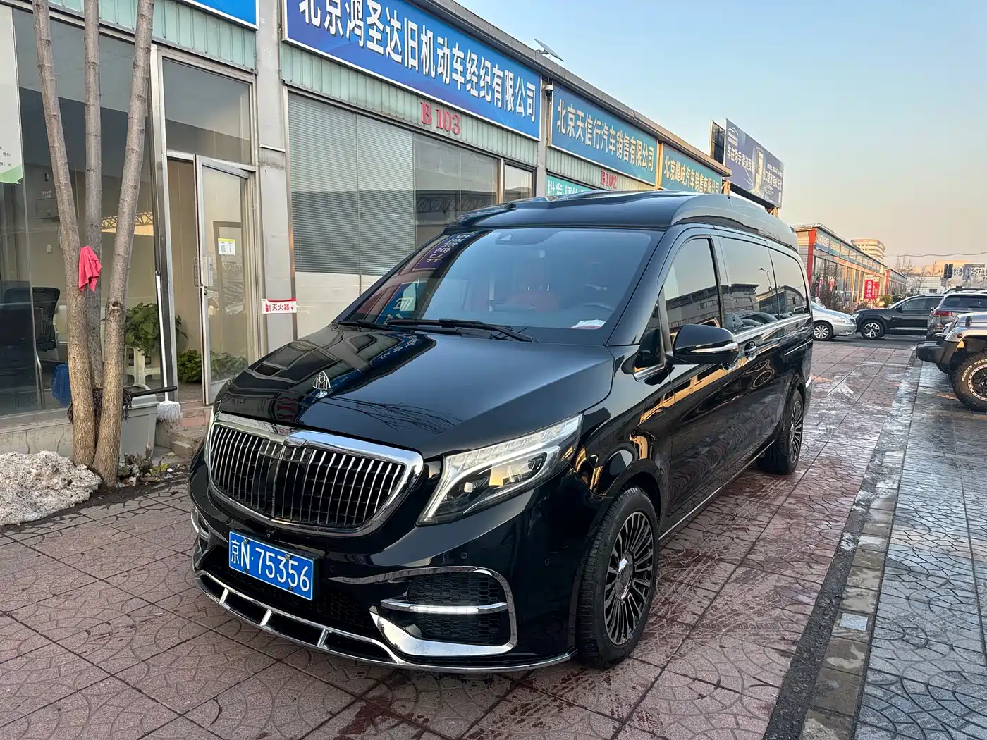 Mercedes-Benz V-Class 2018 V 260 L Premium Long Wheelbase Edition China VI фото 3