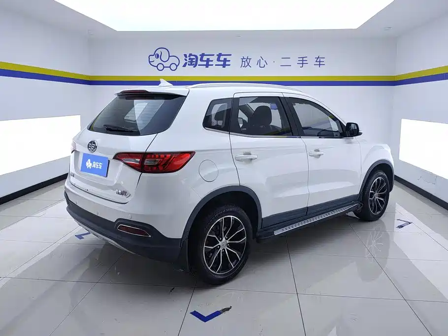 FAW Senya R7 2017 2016 1.6L Manual Luxury