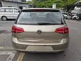Photo 5 - Volkswagen Golf