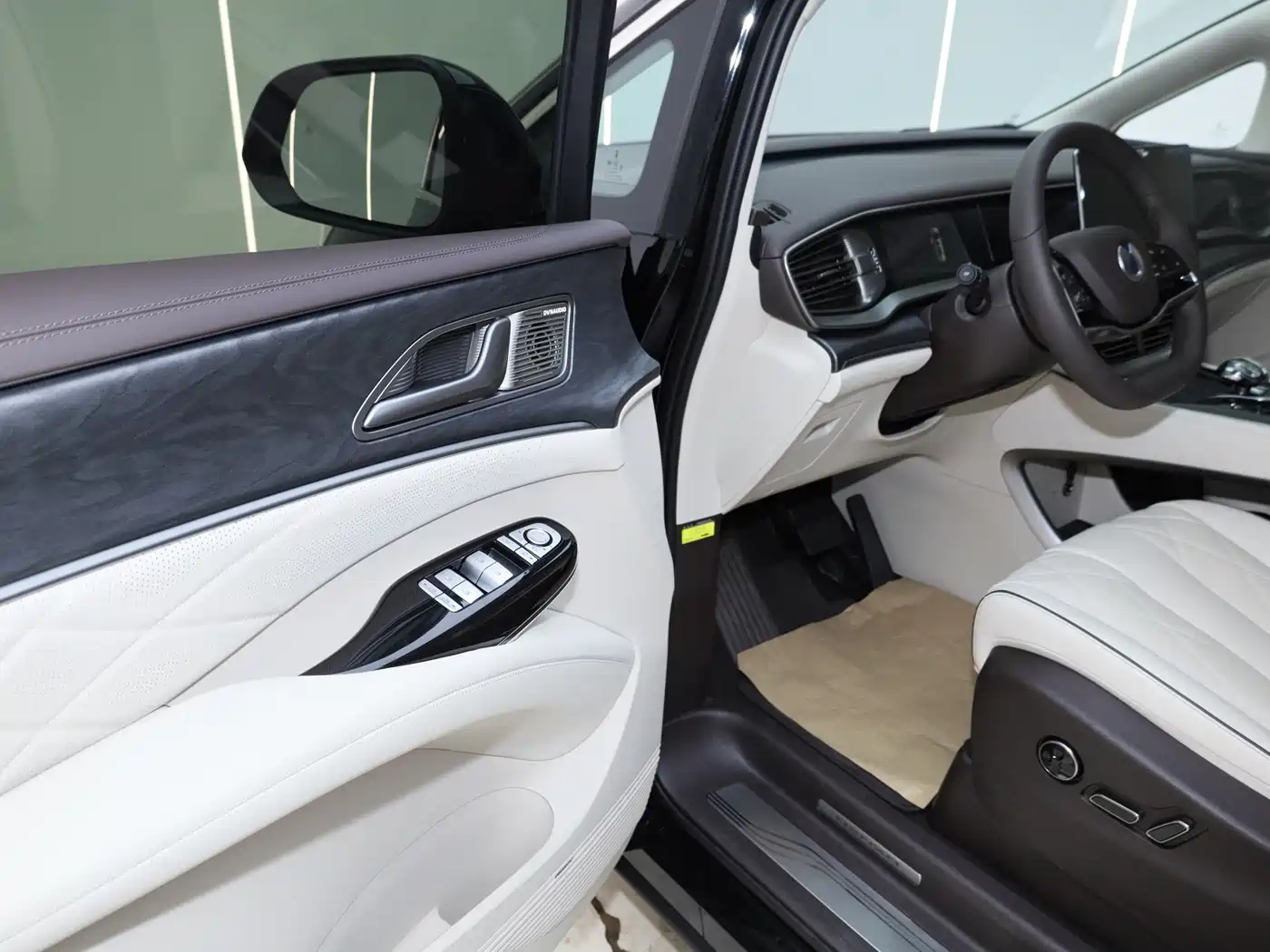 Denza D9 2026 2024 DM-i 980 AWD Premium