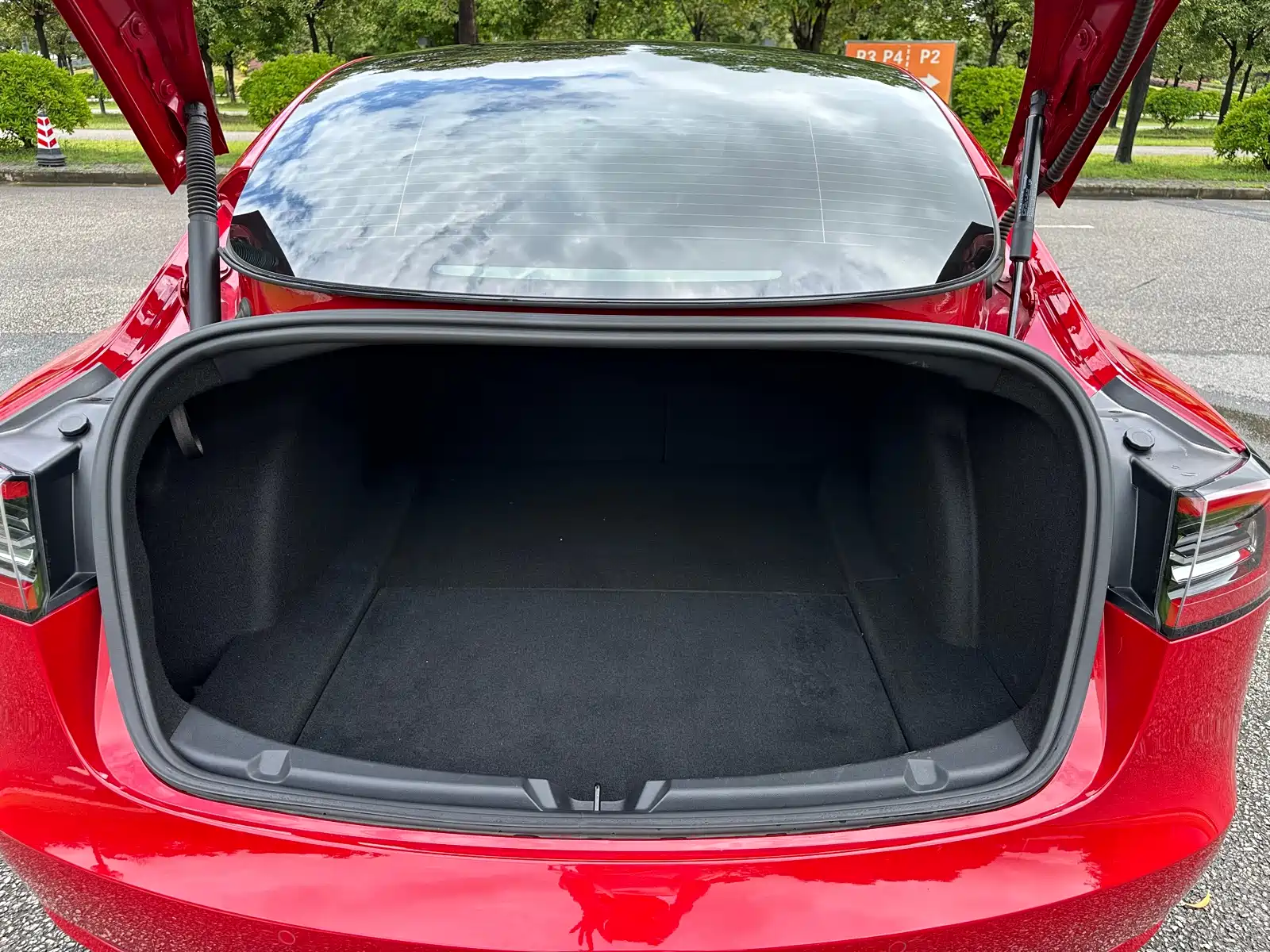 Фото 18 - Tesla Model 3