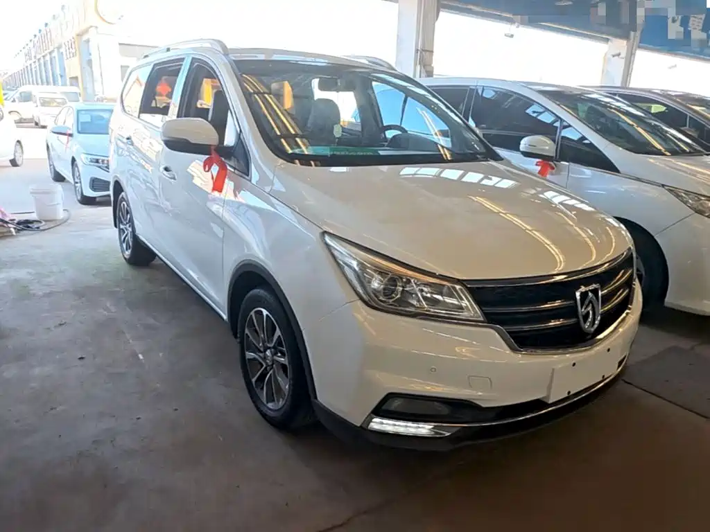 Baojun 730 2020 2019 1.5T CVT Flagship Edition 7-Seater China VI