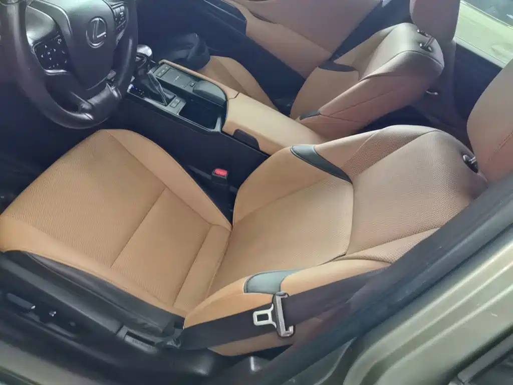 Фото 15 - Lexus ES