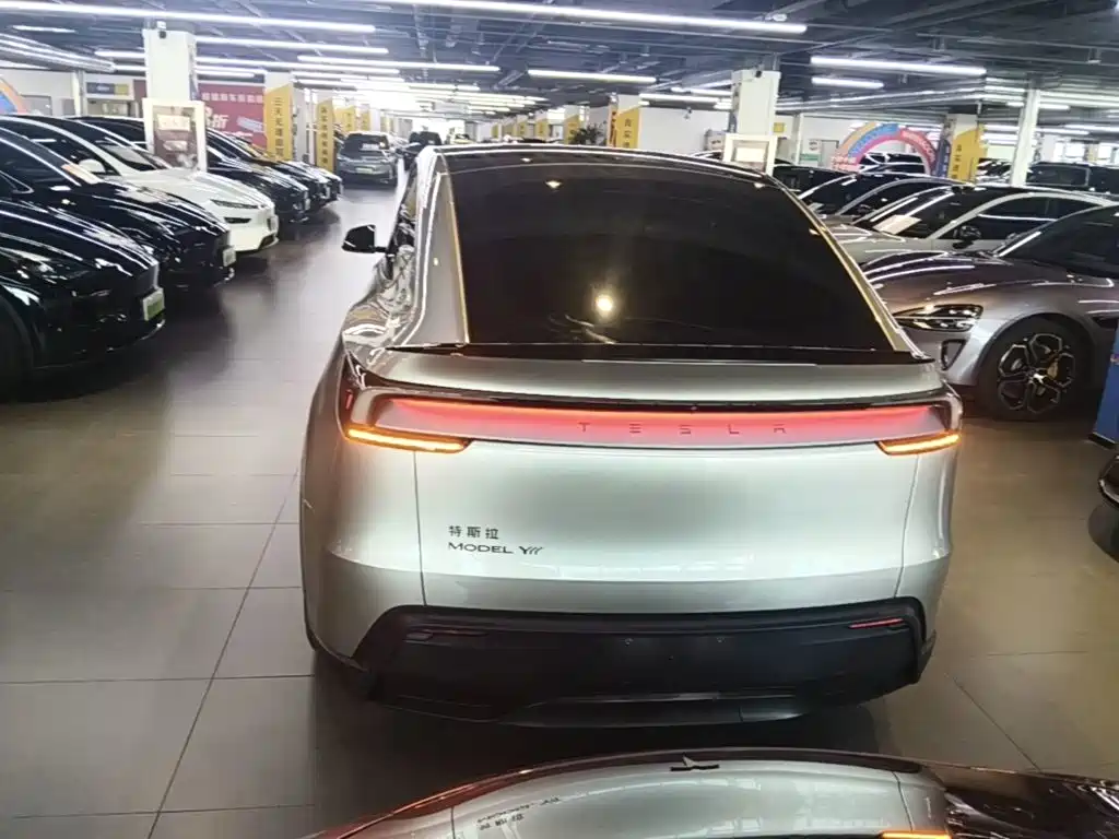 Tesla Model Y L 2025 2025 Facelift Long Range AWD