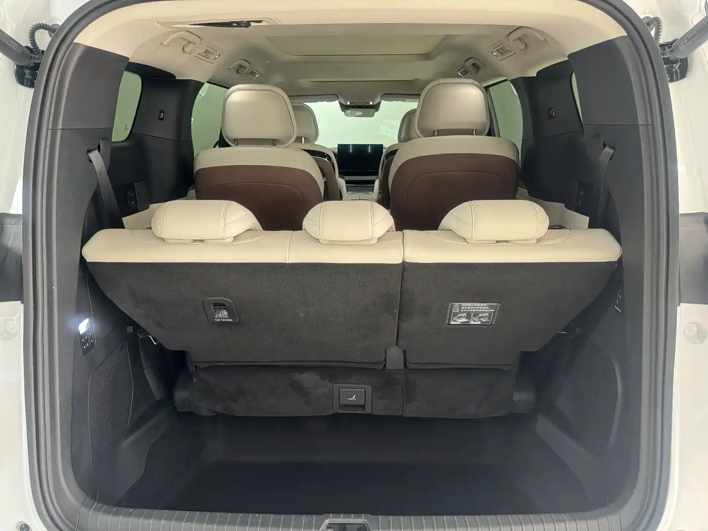 BYD Xia 2025 DM-i 1.5T 180km Surpass Edition фото 13