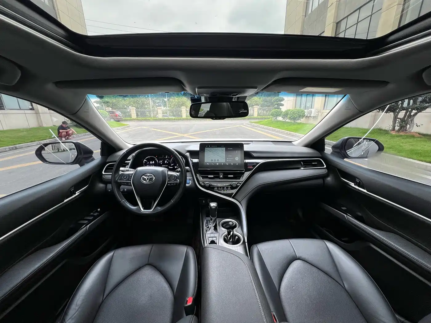Toyota Camry 2023 Hybrid 2.5HG Luxury Edition фото 14