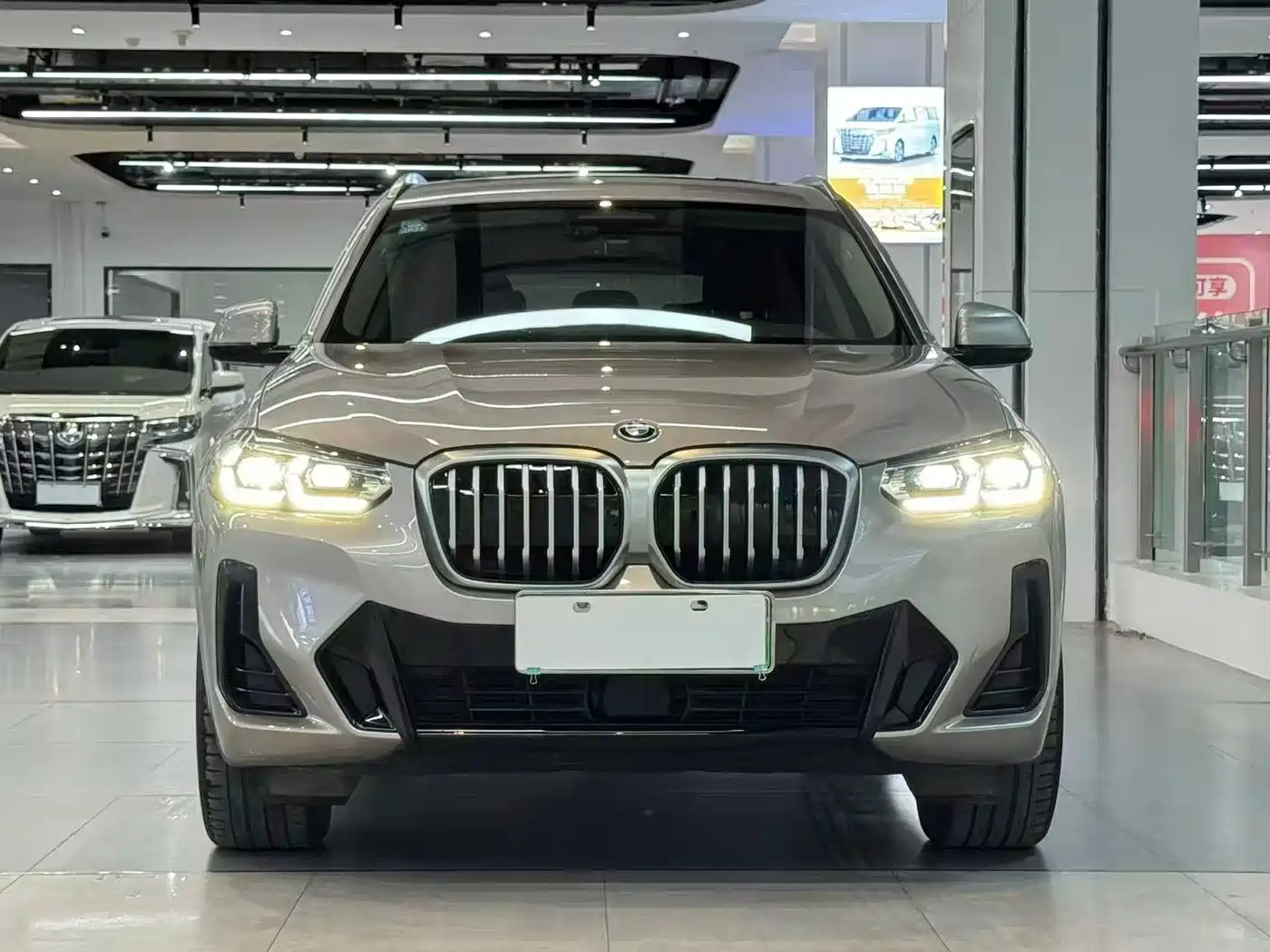 BMW iX3 2022 Leading Edition фото 2
