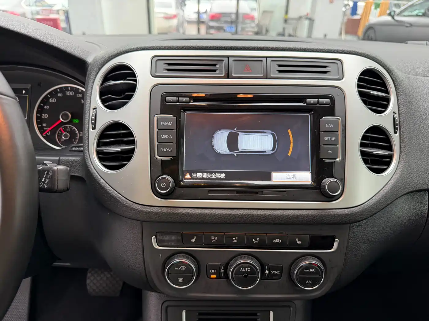 Volkswagen Tiguan 2015 2.0TSI Automatic 4WD Flagship фото 11