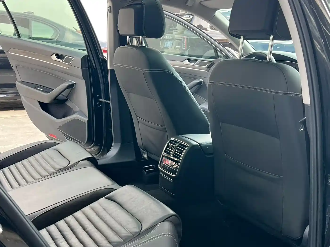Volkswagen Magotan 2021 330TSI DSG 30th Anniversary Edition фото 9