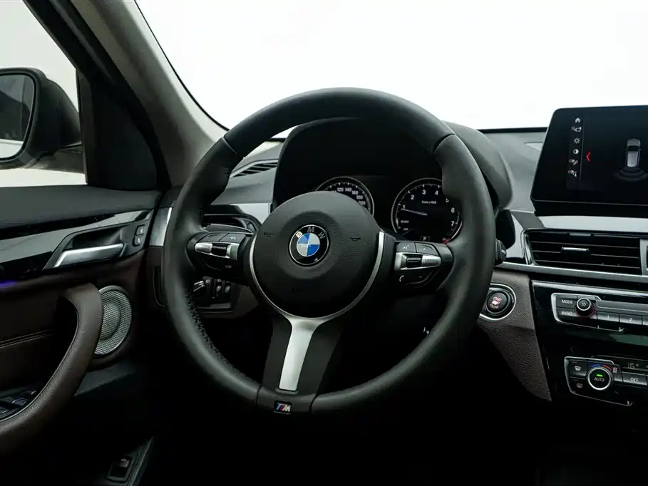 BMW X1 2021 sDrive25Li Leading фото 23