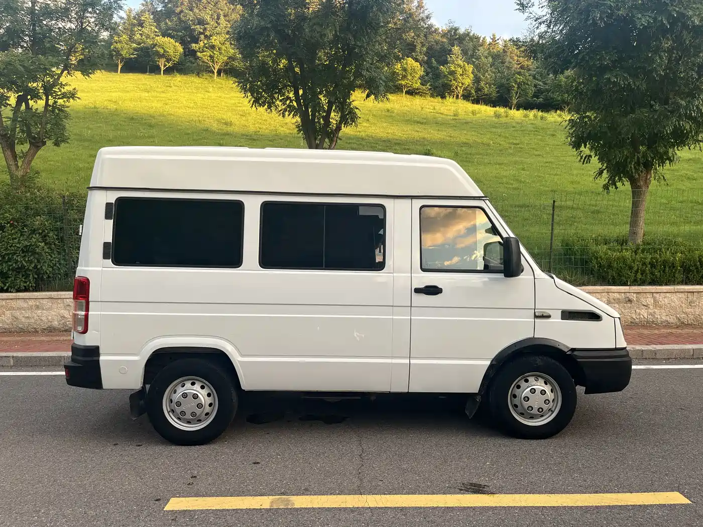 Iveco Daily 2017 2017 Model 2.5T A35 Bus 5-7 Seats 47Z5