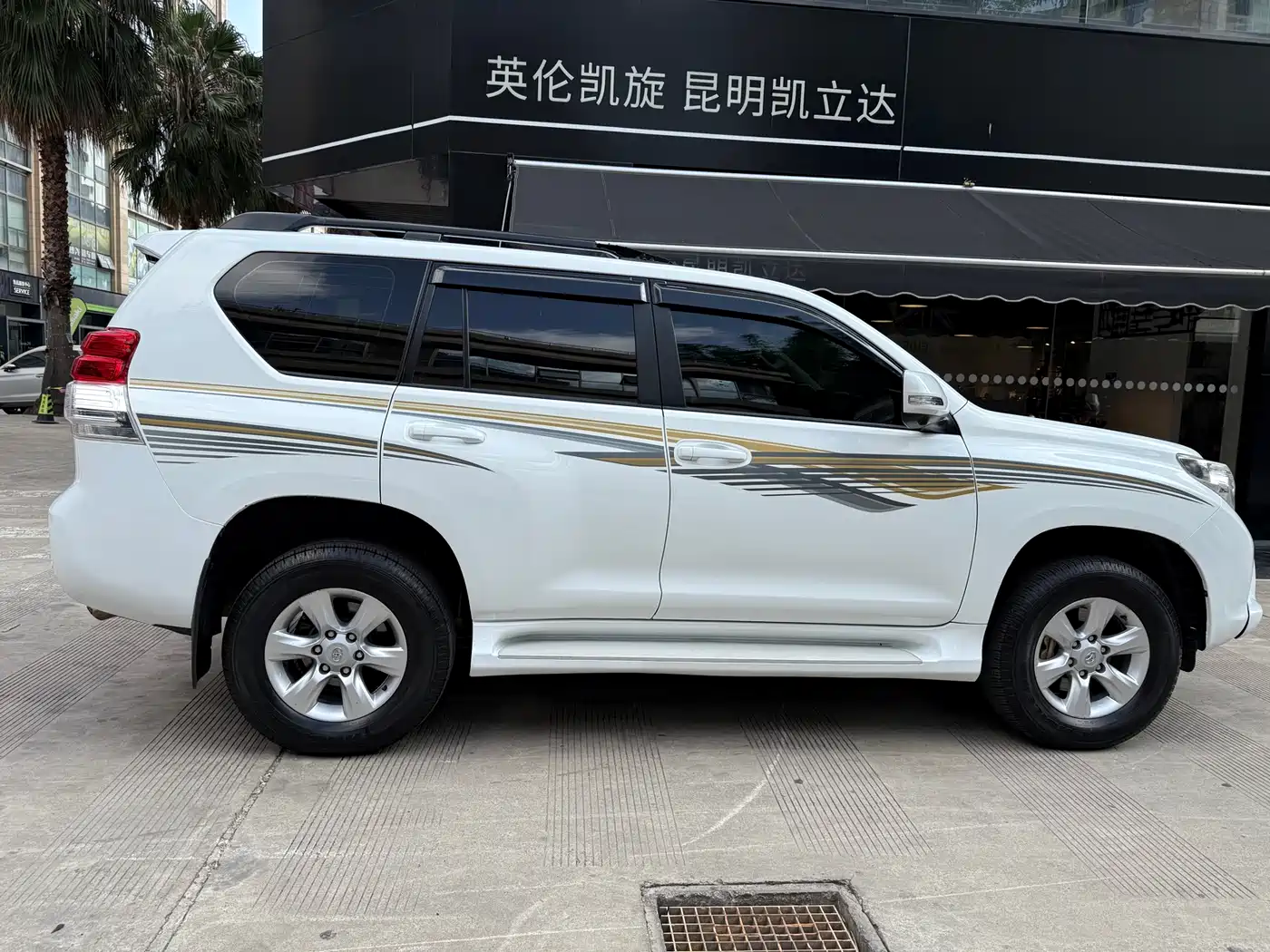 Toyota Prado 2010 4.0L Automatic TX фото 6