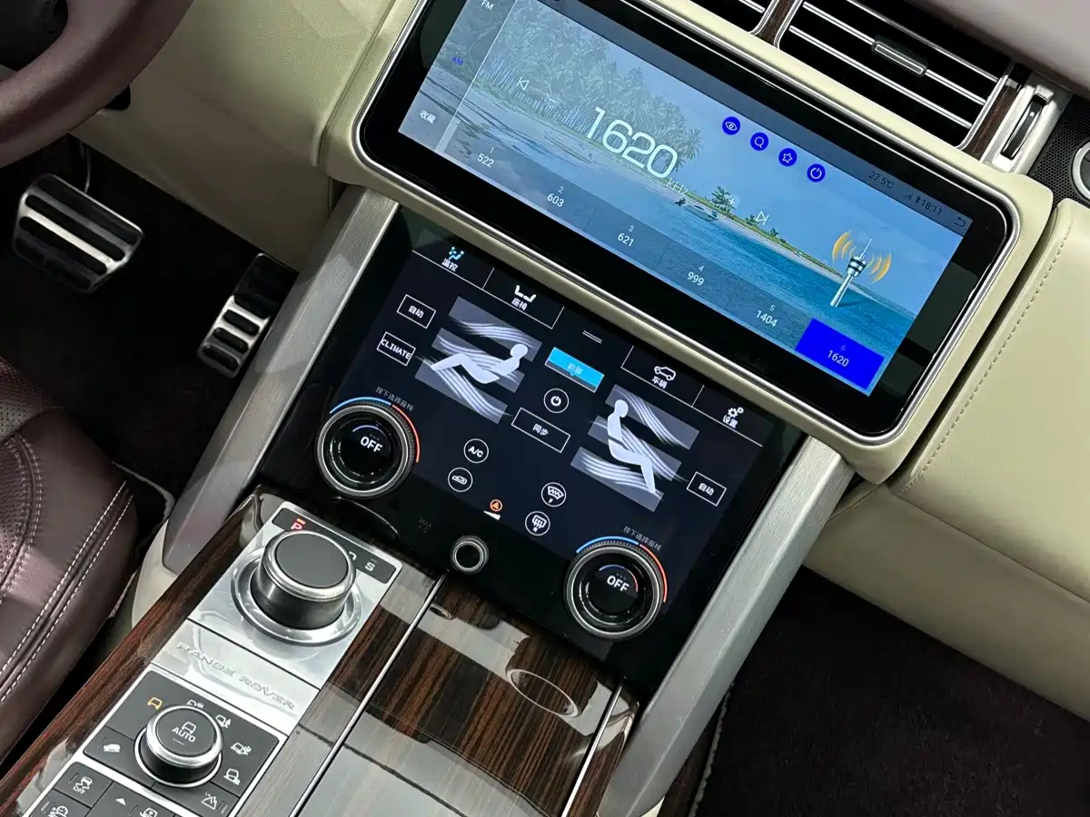 Фото 38 - Land Rover Range Rover