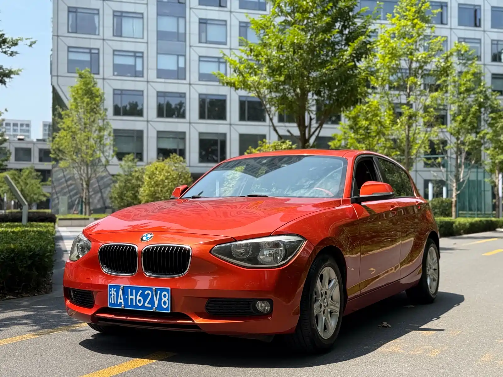 Photo 1 - BMW 1 Series (Import)