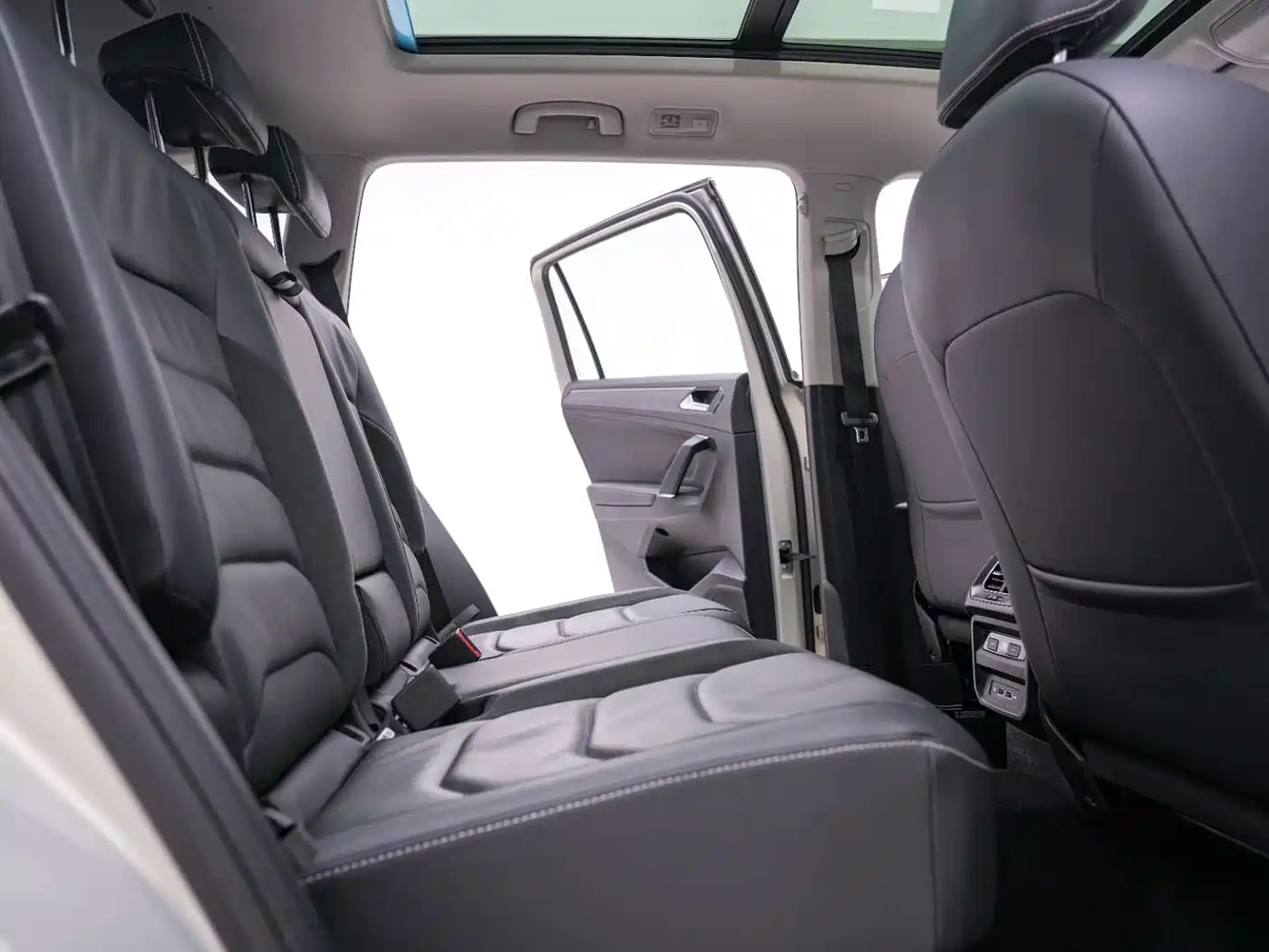 Volkswagen Tiguan L 2021 330TSI Automatic 2WD R-Line Premium фото 26
