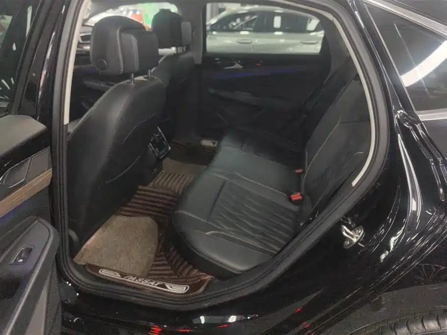 Volkswagen Passat 2020 Facelift 330TSI Luxury China VI фото 11