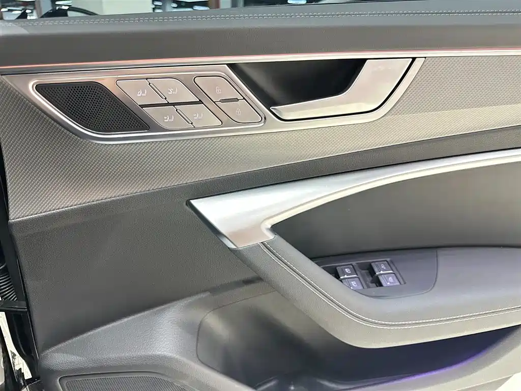 AUDI A7L