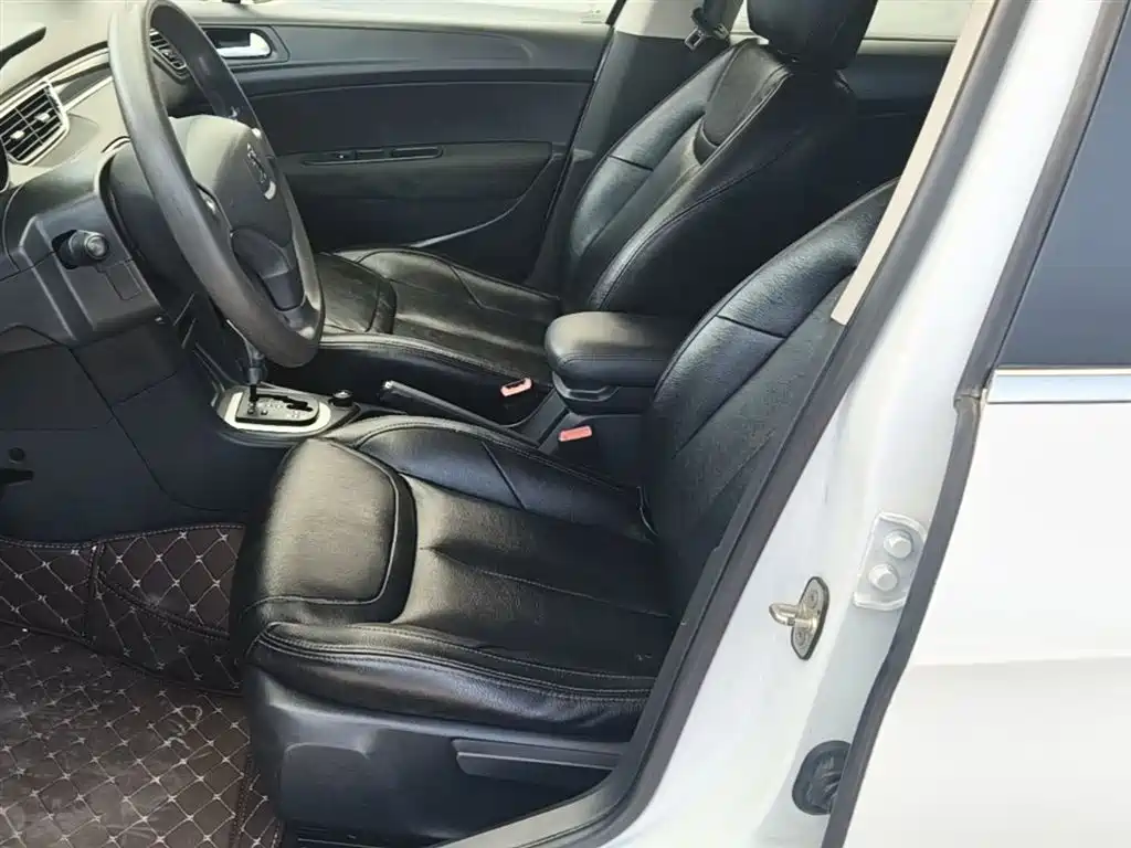 Peugeot 308 2014 Model Joy Edition Classic 1.6L Automatic Superior Style фото 15