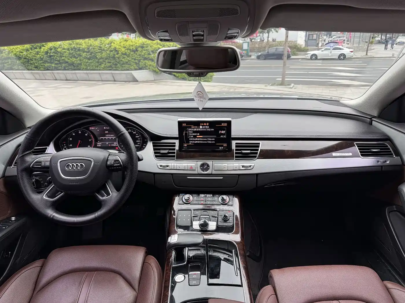 Photo 7 - Audi A8