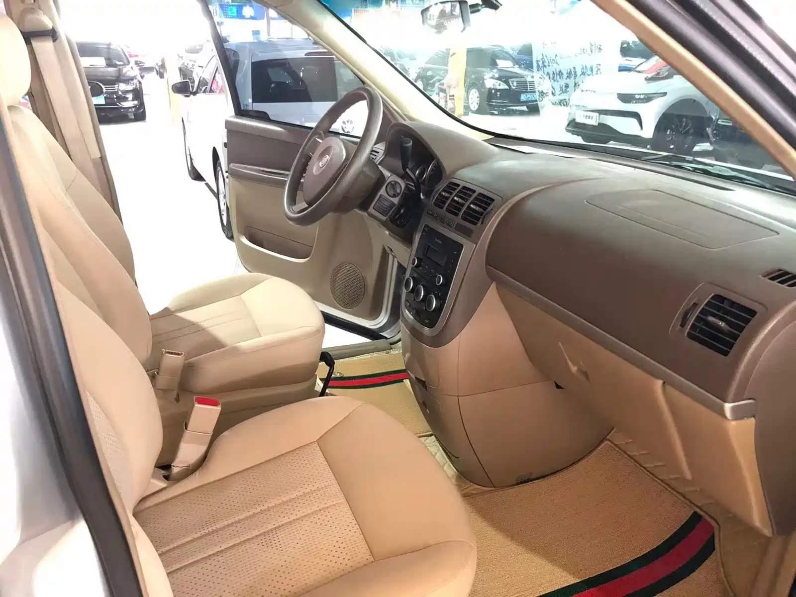Фото 4 - Buick GL8