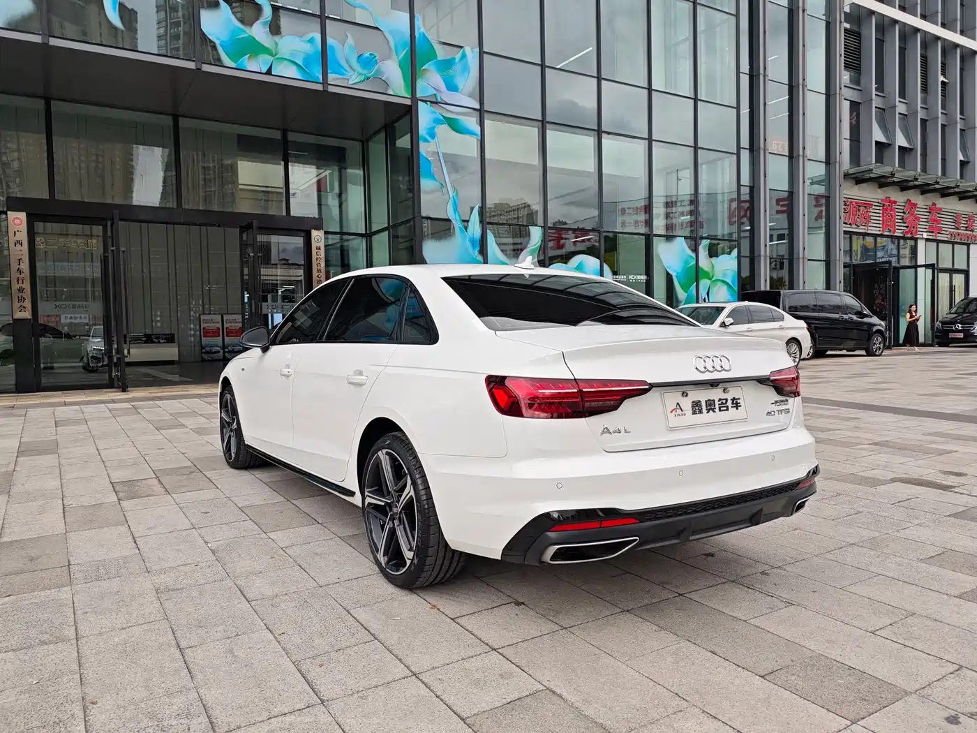 Фото 6 - Audi A4L