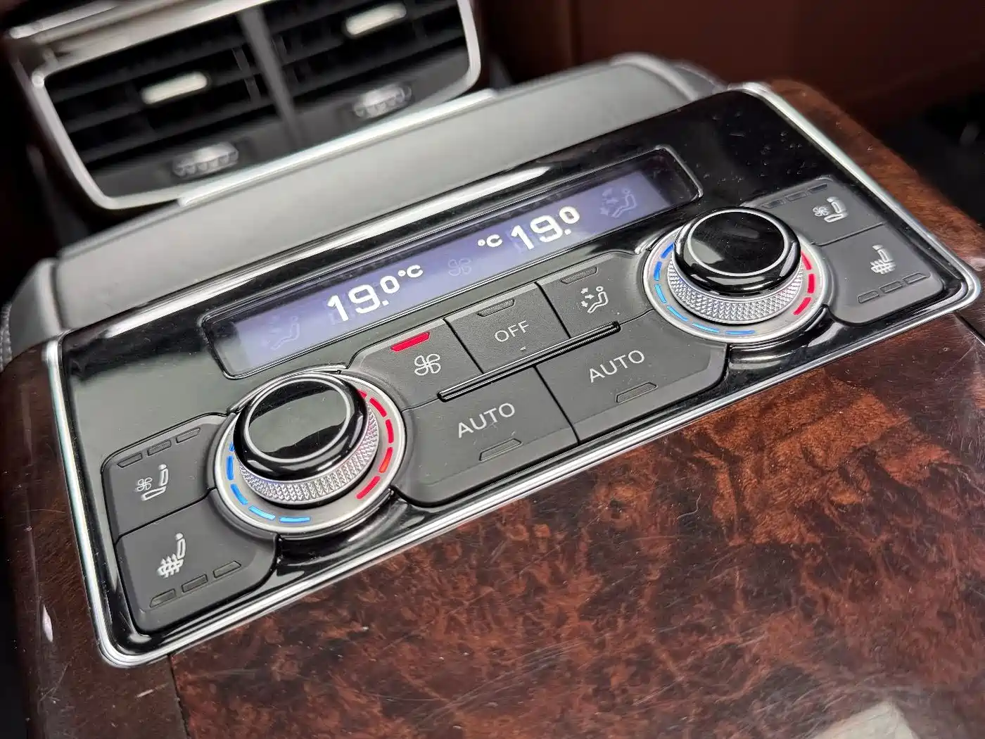 Photo 14 - Audi A8
