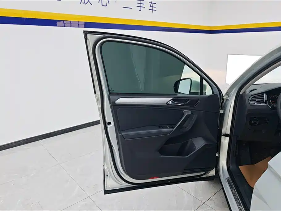 Volkswagen Tiguan L 2019 Facelift 330TSI Auto 2WD Panorama Comfort China VI фото 7