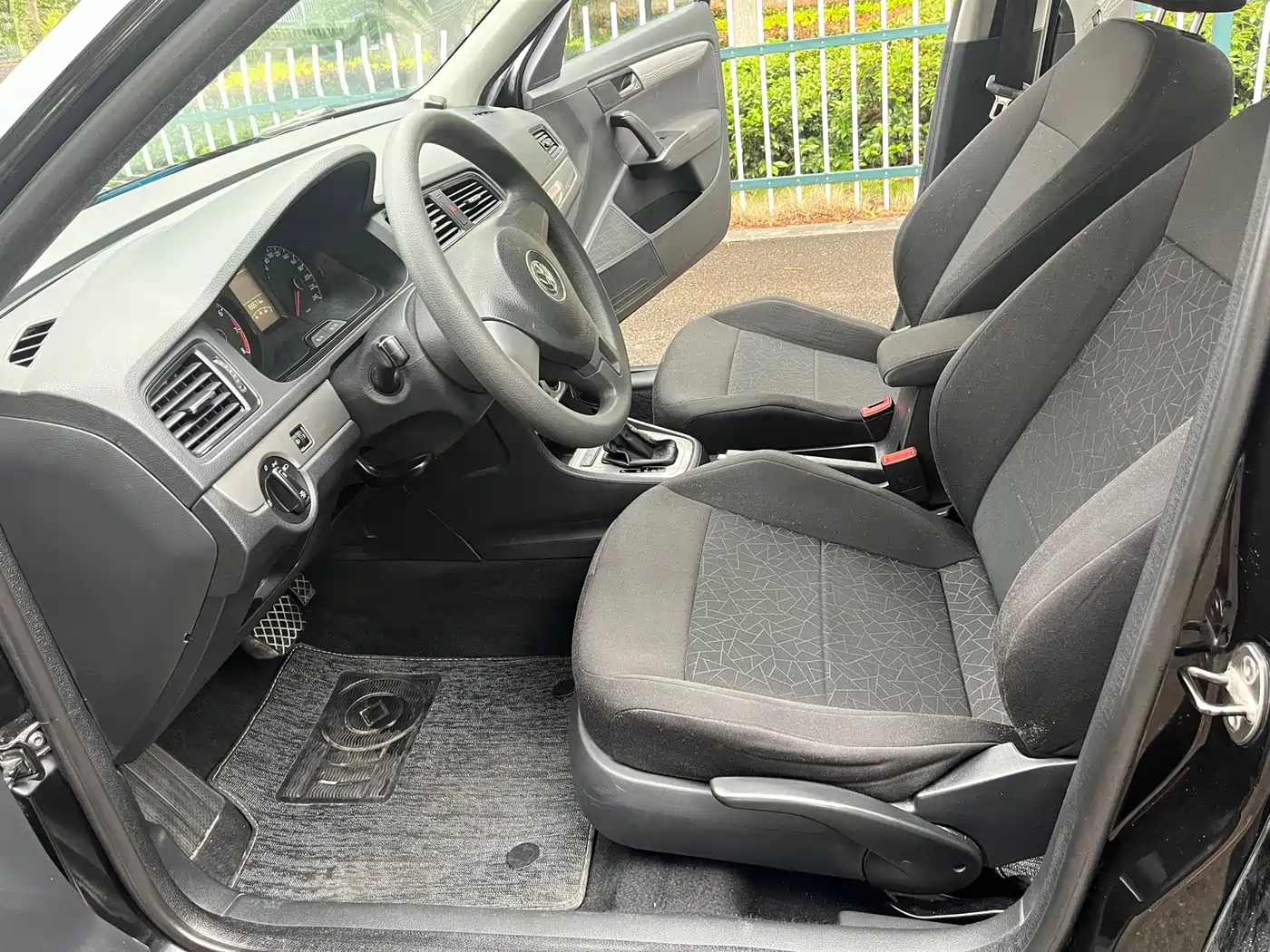 Volkswagen Lavida 2013 Facelift Classic 1.6L Automatic Trend фото 5