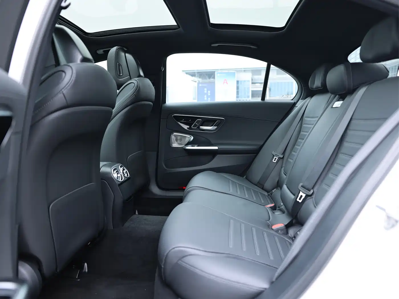 Mercedes-Benz C-Class 2023 Facelift C 260 L Night Sport Edition фото 18