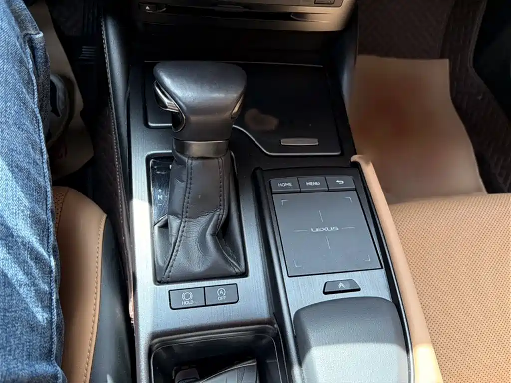 Lexus ES 2021 200 Excellence Edition фото 16
