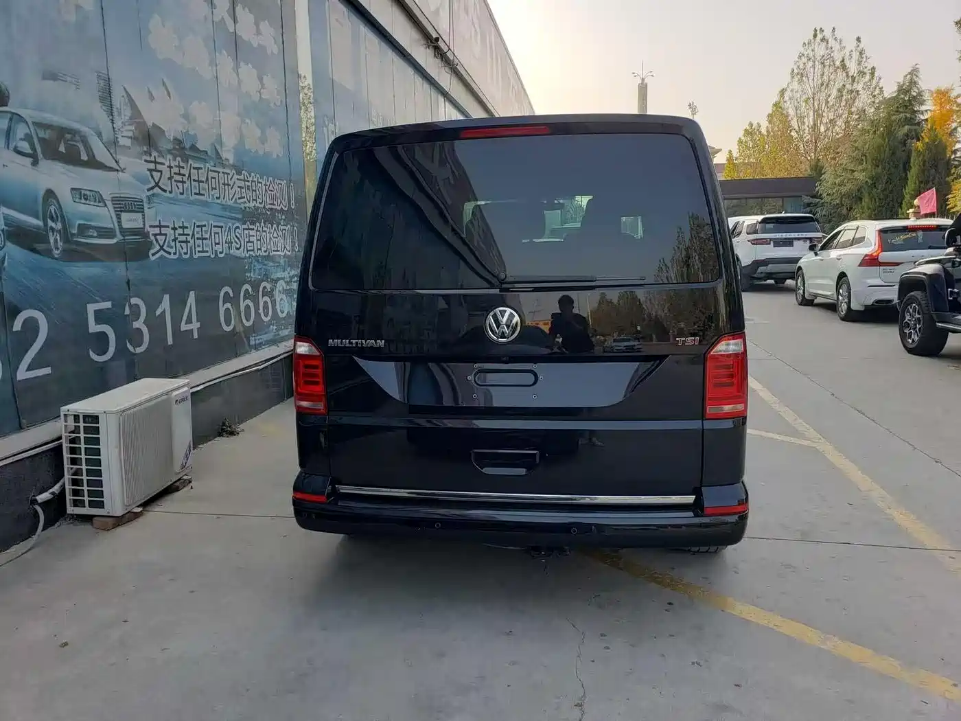 Volkswagen Multivan 2016 2.0TSI 2WD Luxury 7-Seater фото 3
