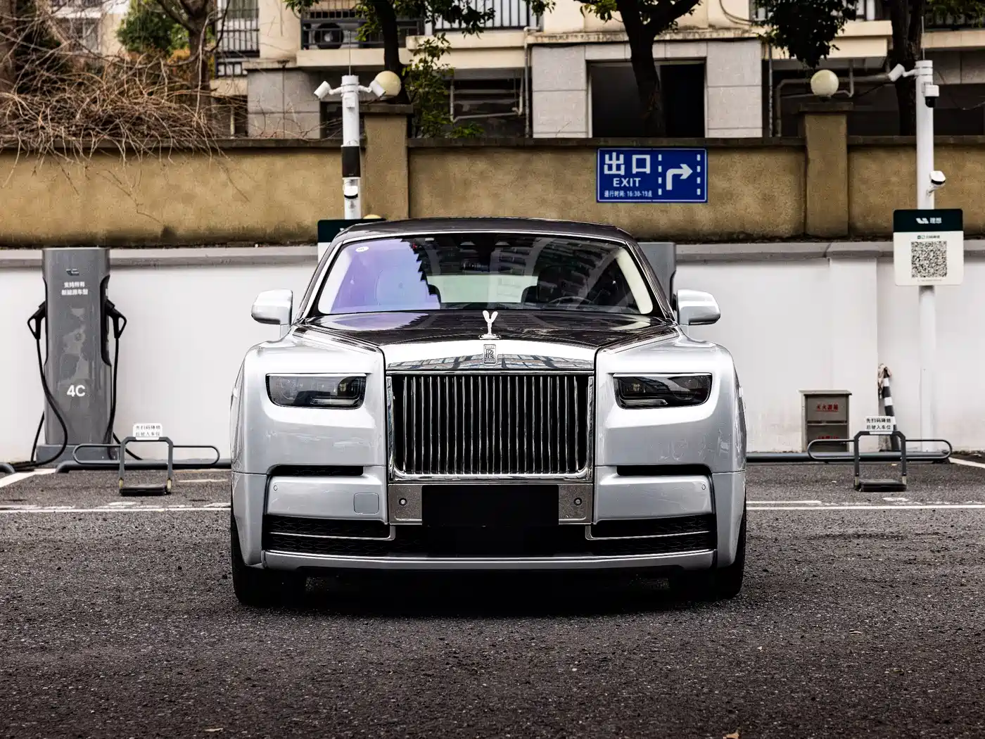 Rolls-Royce Phantom 2018 6.7T Long Wheelbase Version фото 2