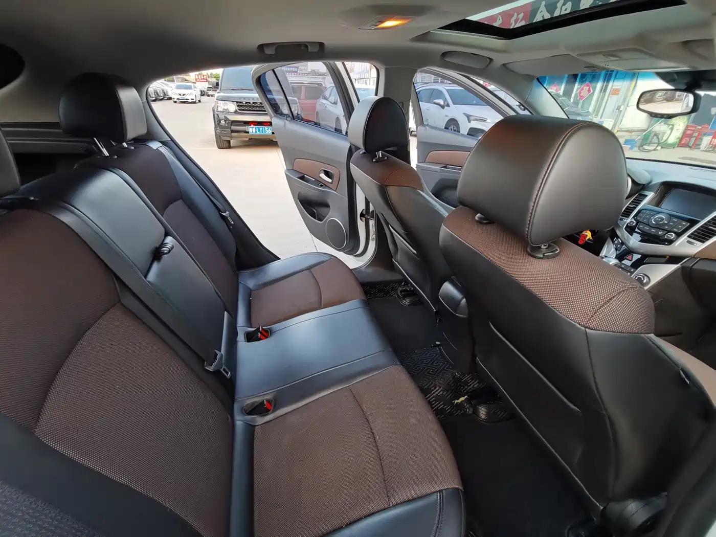 Chevrolet Cruze 2015 Hatchback 1.6L Automatic Comfort фото 14