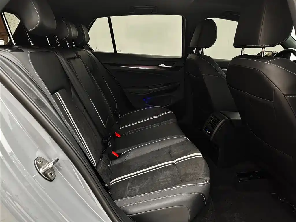 Volkswagen Golf 2021 280TSI DSG R-Line фото 23