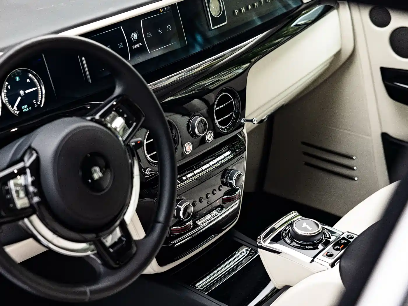 Rolls-Royce Phantom 2018 6.7T Long Wheelbase Version фото 8