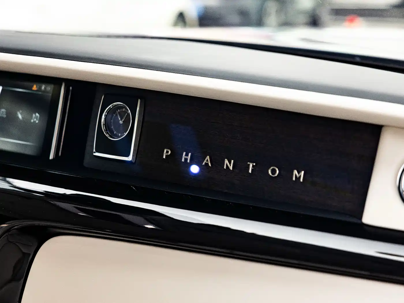 Rolls-Royce Phantom 2018 6.7T Long Wheelbase Version фото 13