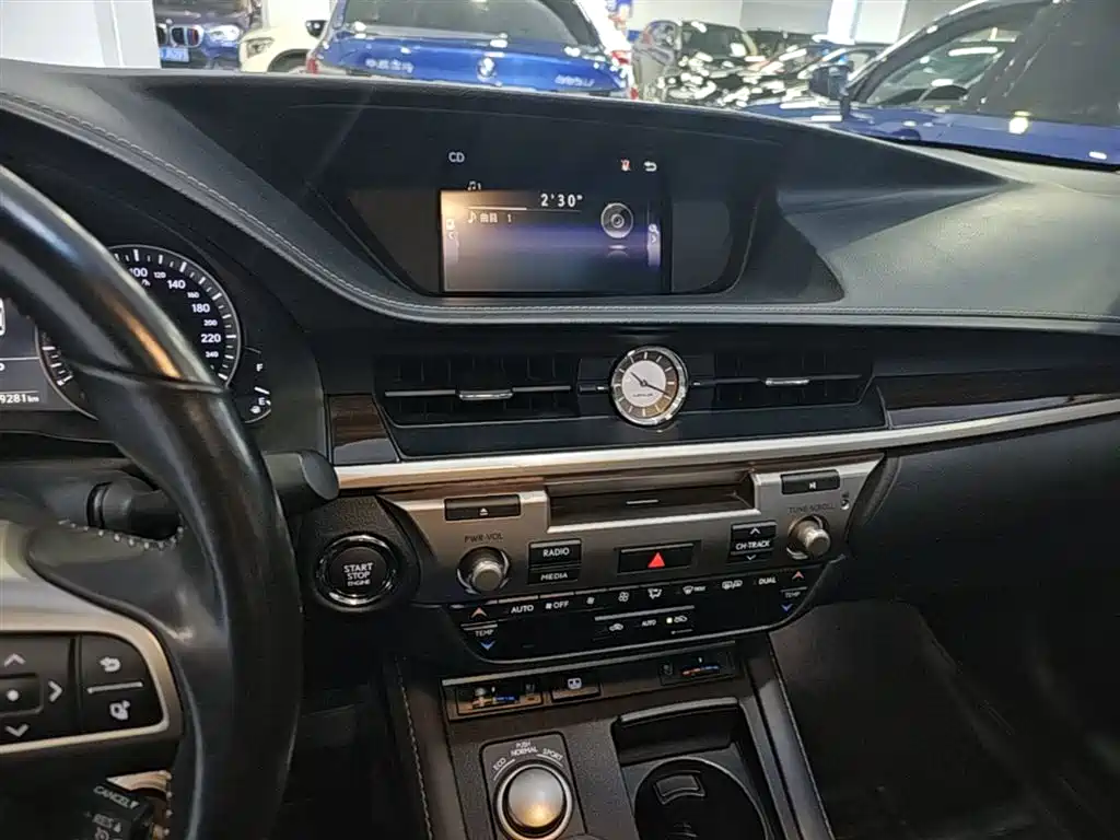 Lexus ES 2015 250 Elegance Edition фото 13