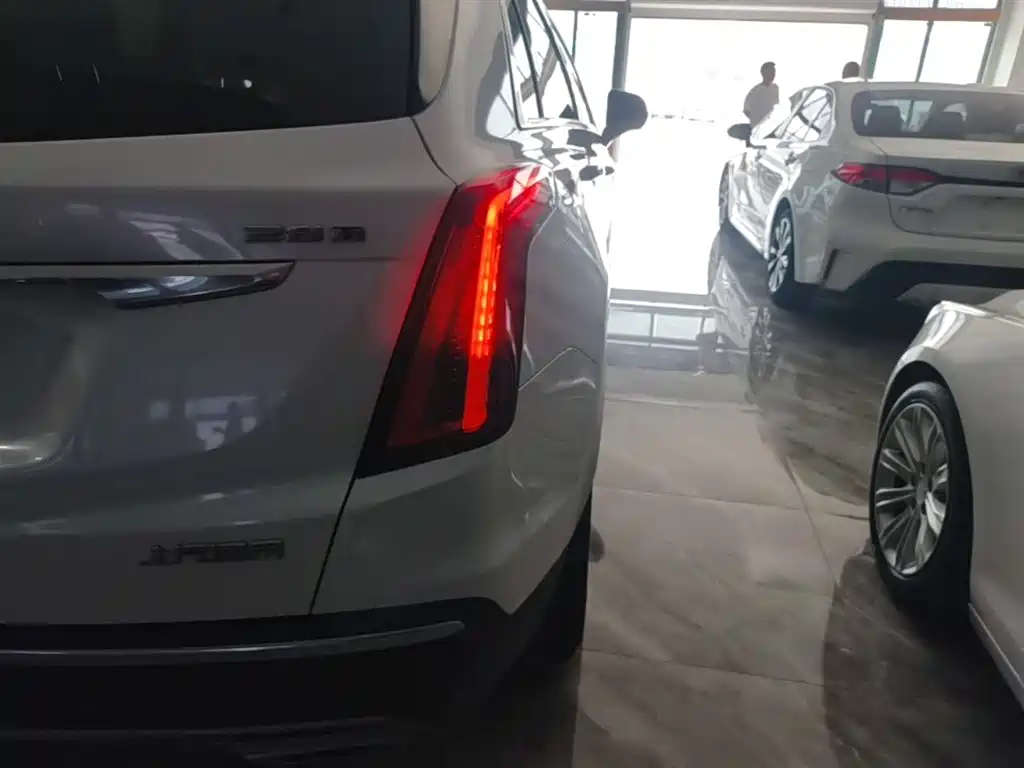 Cadillac XT5 2024 2.0T FWD Fashion Edition фото 8
