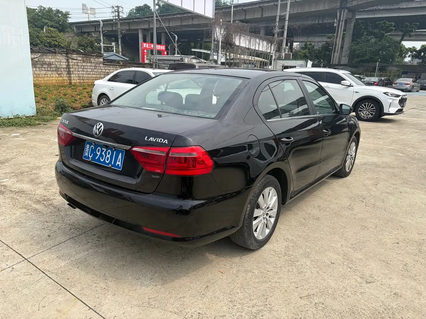 Volkswagen Lavida 2013 1.6L Automatic Comfort Edition фото 5