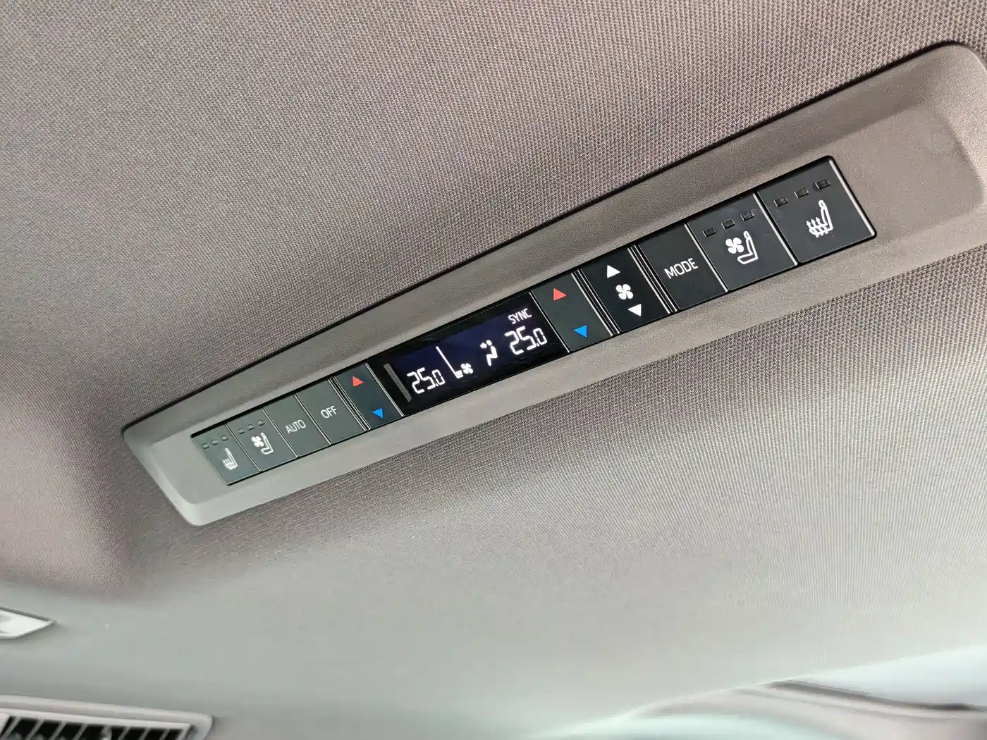 Toyota Sienna 2021 2.5L Hybrid Premium Edition фото 23