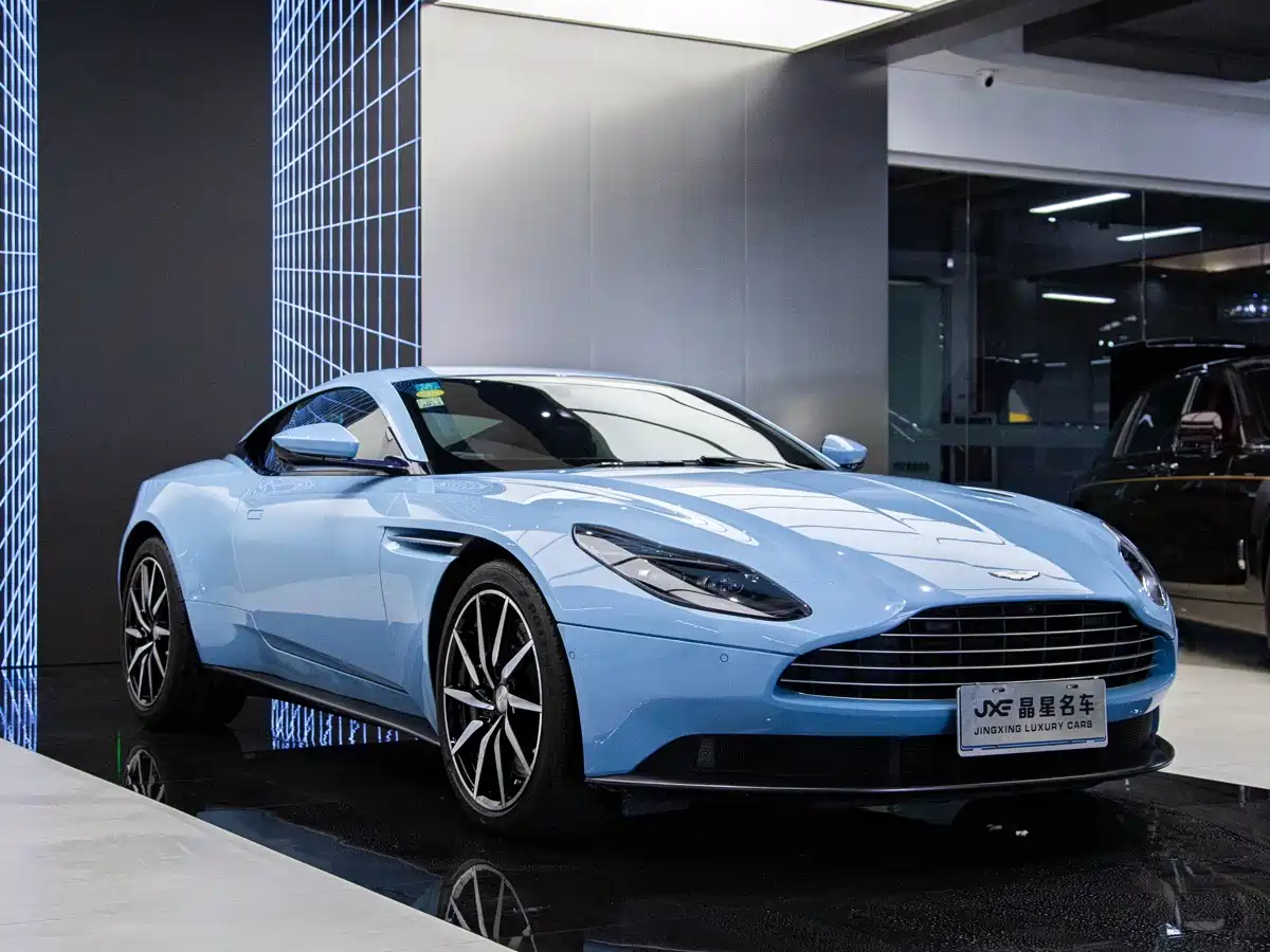 Фото 16 - Aston Martin DB11